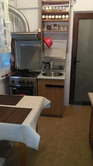 inchiriez o camera in apartament langa Matrou Eroii Revolutiei, parcul Carol si Tineretului - imagine 4