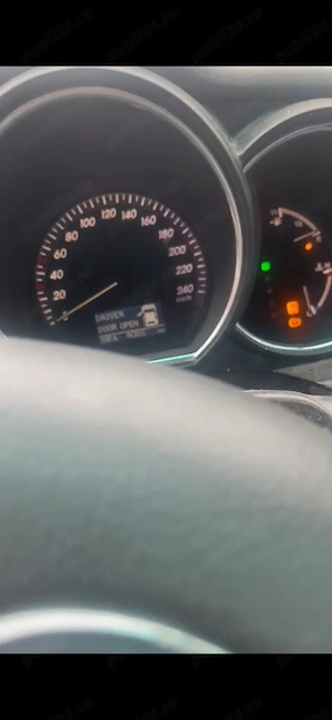 Selling A Lexus RX400H that is involved in an accident.  - imagine 4