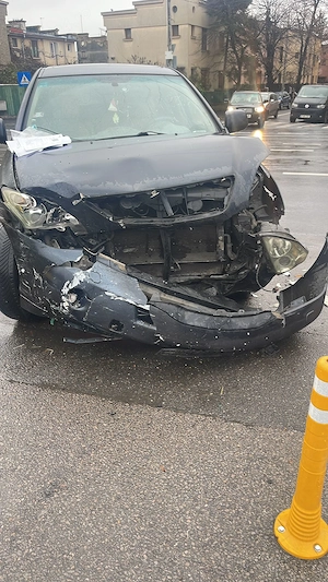 Selling A Lexus RX400H that is involved in an accident.  - imagine 7