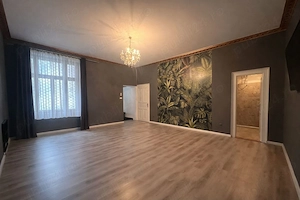 De vânzare apartament 3 camere zona semicentrală