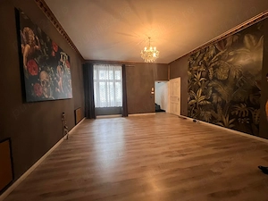 De vânzare apartament 3 camere zona semicentrală - imagine 2