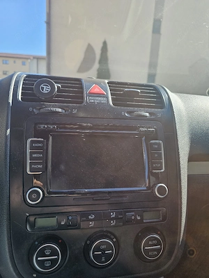 Volkswagen Golf 5 - 1.6 benzină - cu dotari - imagine 2