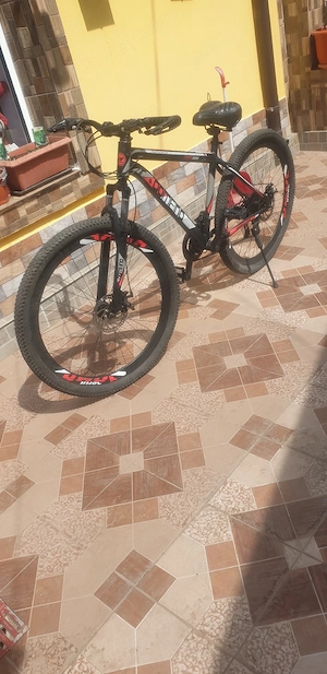 vând bicicletă mountain bike în stare foarte bună 