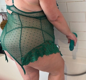 doamna matura singura in locatie fac dominare detin jucari par pubian  - imagine 4