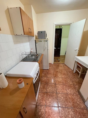 pe frumosa strada Dumitru Kiriac, la etajul 3, bloc reabilitat, semi-decomandat confort 1 - imagine 4