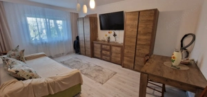 Poarta 6, 3 camere decomandate etajul 1.