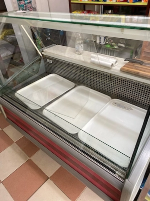 frigider cu vitrina pentru preparate din carne