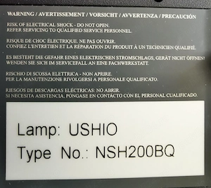 Vând videoproiector BENQ PB 6100 cu ecran de proiecție, mobil