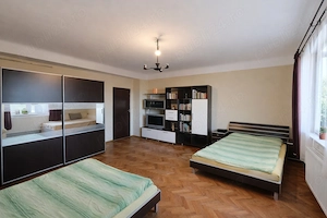 De vânzare apartament 1 cameră la curte zona semicentrală - imagine 2