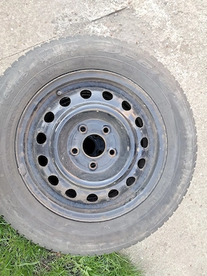 Vand jante cu anvelope  iarna Debica  195 65 R15 91 H si tavita portbagaj pentru KIA Ceed 