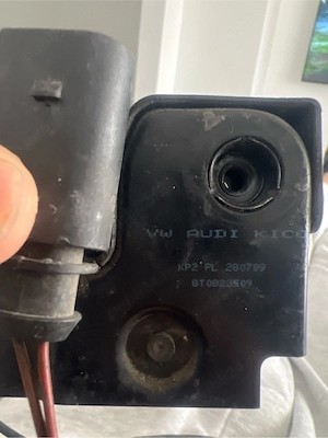 Încuietoare capotă Audi A4 B8  - imagine 3