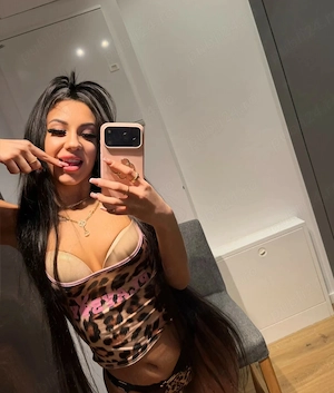 Bruneta  slim infocata  locatie  si deplasarii Party girls poze reale 