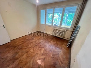 Ap 2 cam , zona Circumvalatiunii, etaj intermediar, decomandat