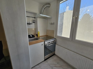 Oferta excelenta: la 10 minute de Spitalul Judetean, la etajul 1-ambient placut si primitor - imagine 2