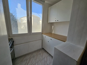 Oferta excelenta: la 10 minute de Spitalul Judetean, la etajul 1-ambient placut si primitor - imagine 4