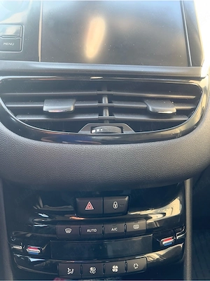 Peugeot 208 - imagine 4