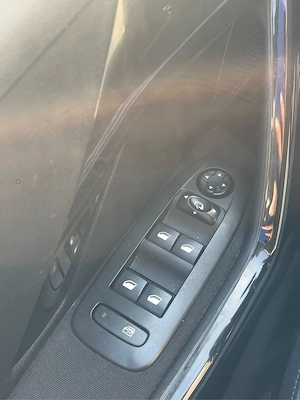 Peugeot 208 - imagine 3