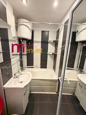 Apartament 2 camere,zona Centrala,etaj 3 - imagine 5