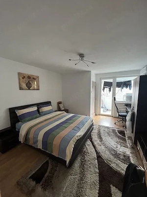 garsoniera dristor-metrou la scara blocului-modern