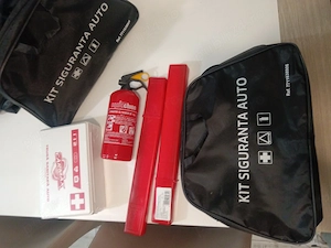 vand kit siguranta auto 2 Bucăti valabile 5 ani