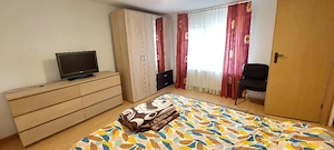 Garsoniera de închiriat la curte