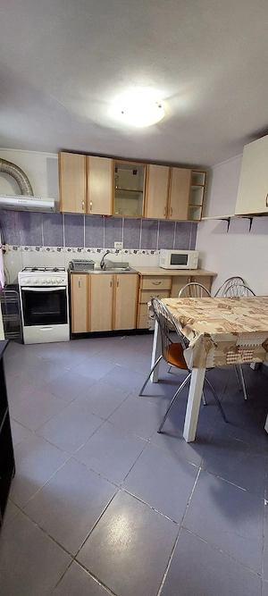 Garsoniera de închiriat la curte - imagine 5