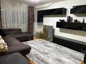 Apartament 3 camere, decomandat, zona Lunei