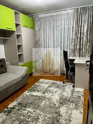 Apartament 3 camere, decomandat, zona Lunei - imagine 2