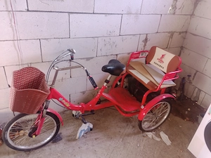 Vând bicicleta pentru adulți stare:nou preț negociabil.