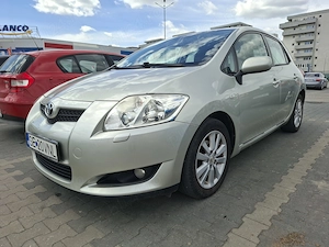 Toyota Auris, 1,6 benzină, automată