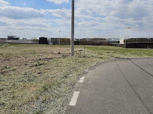 Teren in Mosnita la asfalt langa Esso