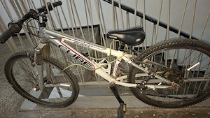 Bicicleta CUBE - 24 inch