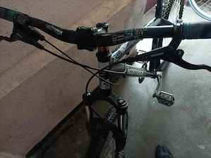 vând mtb hidraulic roți pe 26