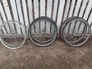 Vând roți și cadruri bicicleta 