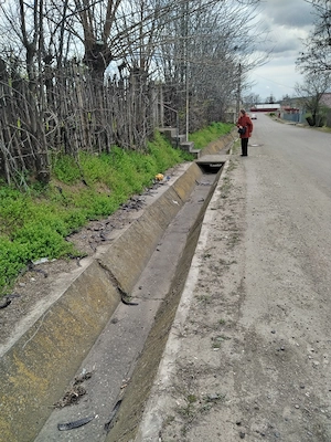 ULTRACENTRAL- OCAZIE UNICA- Teren parcelabil 1801 mp + casa vara in Ijdileni jud Galati - imagine 2