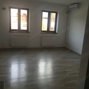 Închiriez apartament 3 camere nemobilat, Unirii, destinat birouri