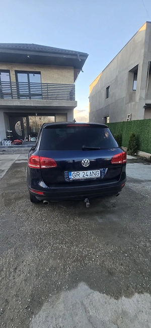Volkswagen Touareg 2012 3.0 TDI este un SUV mare si puternic, cu motor diesel V6 de 3.0 litri.  Moto - imagine 2