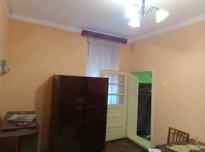 Vând casă familială compusa din 3 camere 
