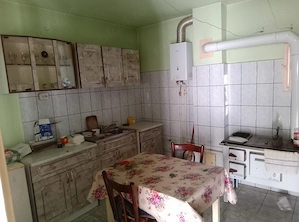 Vând casă familială compusa din 3 camere  - imagine 4