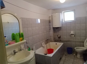 Vând casă familială compusa din 3 camere 