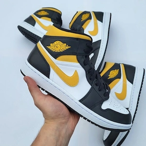 Pantofi Sport Air Jordan 1 Mid Pollen