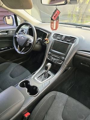 Ford Mondeo 2019 2.0d Automat ușor avariat - imagine 6