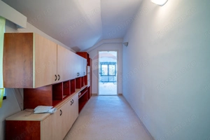 Vila cu 5 camere Sinaia, zonă liniștită, aproape de centrul statiunii - imagine 15