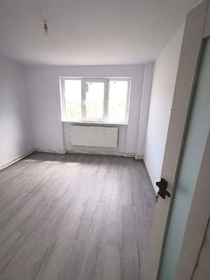 Ap. 2 camere decomandat, renovat, etaj 3 din 4, Centru - imagine 5