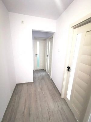 Ap. 2 camere decomandat, renovat, etaj 3 din 4, Centru - imagine 2