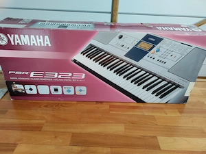 Orga Yamaha PSR E323