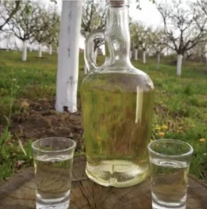 Vând țuică din pere de 45 de grade 