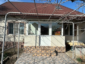 Casa cu 3 camere +mansarda+bucatarie de vara 