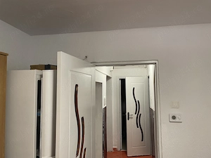 Închiriez Apartament 3 camere Semidecomandat , zona Rovinari vizavi de Supermarket Darina . - imagine 5