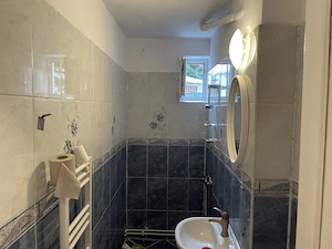 Închiriez Apartament 3 camere Semidecomandat , zona Rovinari vizavi de Supermarket Darina . - imagine 3